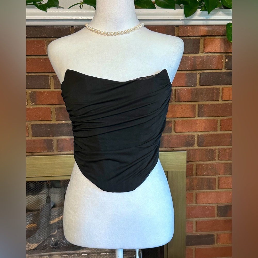 🛍️Sexy strapless top with back zipper Size small great condition.